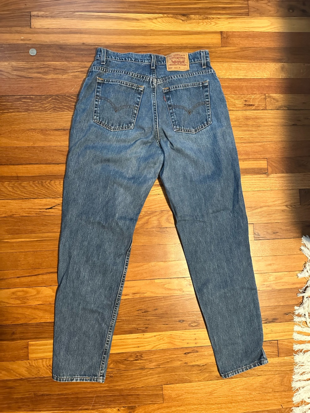 Medium Wash Vintage Women’s Levi’s 550 - Picture 2 of 4